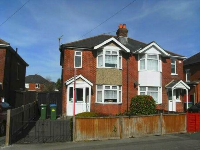 3 Bedroom Semi-Detached House To Rent In Mill Road, Southampton, SO15
