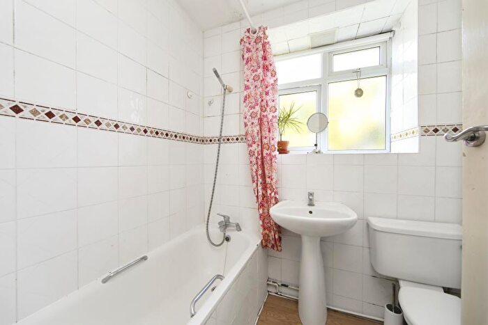 2 Bedroom Apartment To Rent In East End Road, East Finchley, N2