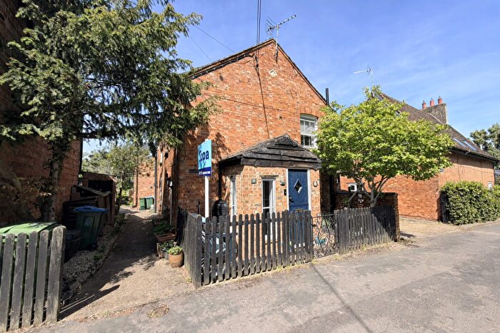 2 Bedroom End Of Terrace House For Sale In High Street, Milton Keynes, MK17