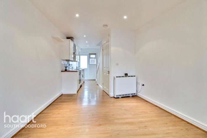 1 Bedroom End Of Terrace House To Rent In Chigwell Road, London, E18