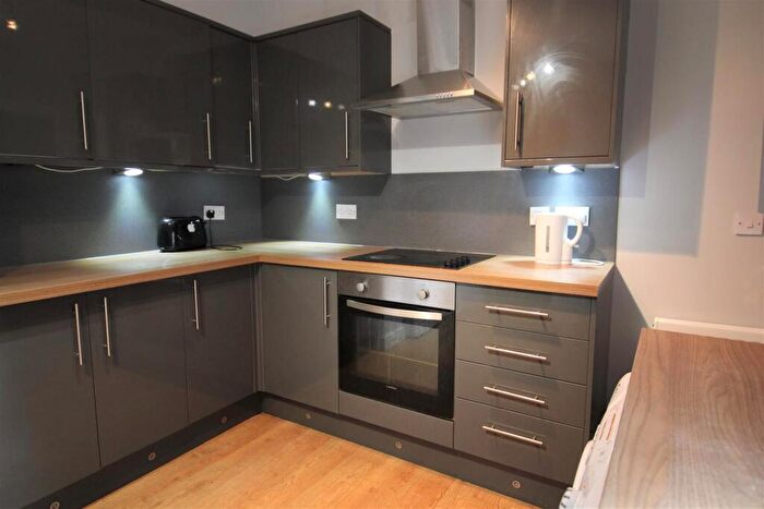 6 Bedroom Terraced House To Rent In Norwood Terrace, Hyde Park, Leeds, LS6