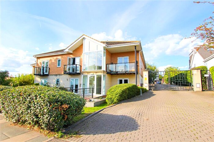2 Bedroom Penthouse For Sale In Rayleigh Road, Leigh-on-Sea, Essex, SS9