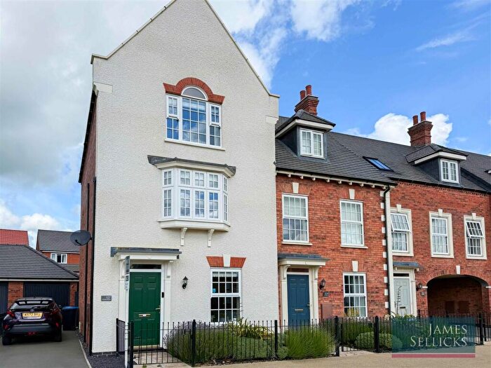 3 Bedroom Town House For Sale In Harvest Road, Wellington Place, Market Harborough, LE16