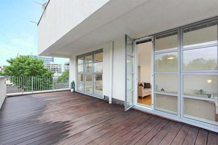 2 Bedroom Flat To Rent In Bethwin Road, London, SE5