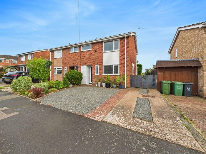 3 Bedroom Semi-Detached House For Sale In Ottawa Close, Worcester, Worcestershire, WR2