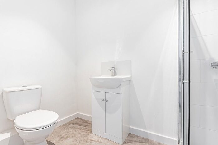 2 Bedroom Flat To Rent In Alma Grove, London, SE1
