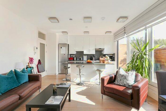 2 Bedroom Flat To Rent In Elm Avenue, London, W5