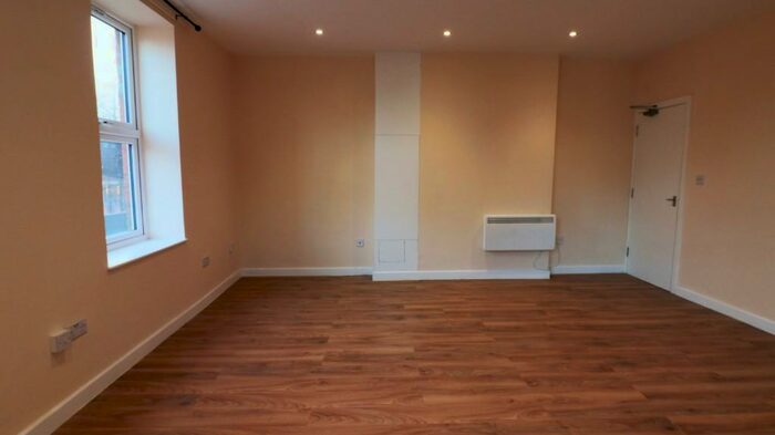 2 Bedroom Flat To Rent In High Street, Grays, Essex, RM17