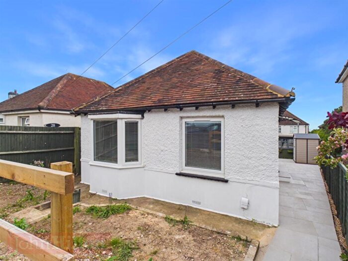 2 Bedroom Detached Bungalow To Rent In Farm Hill, Brighton, BN2