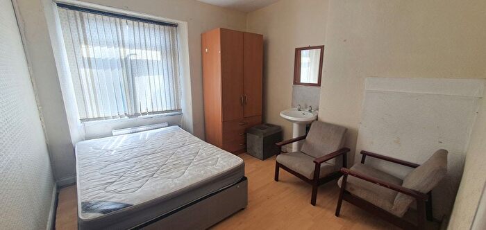 3 Bedroom Flat To Rent In Great Horton Road, Bradford, BD7