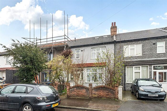 4 Bedroom Detached House For Sale In Frimley Gardens, Mitcham, CR4