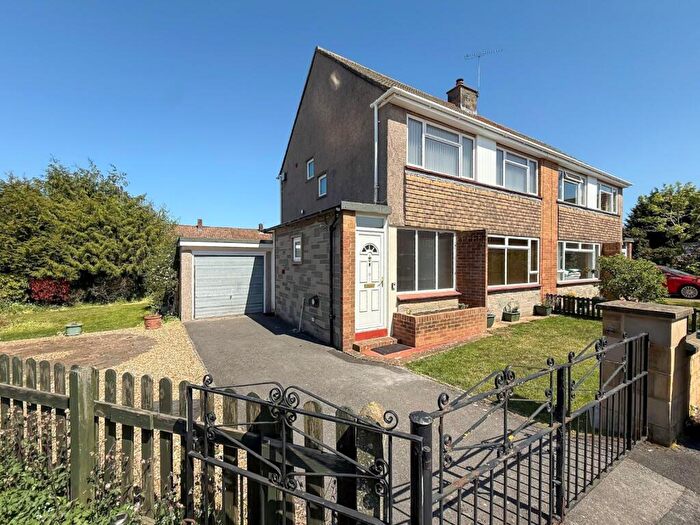 3 Bedroom Semi-Detached House For Sale In Hillcrest Close, Nailsea, North Somerset, BS48