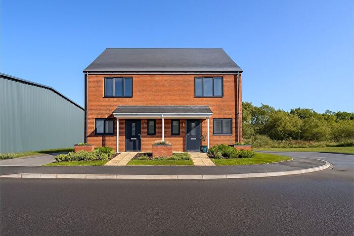 2 Bedroom Semi-Detached House For Sale In Twin Oaks Drive, Polegate, BN26