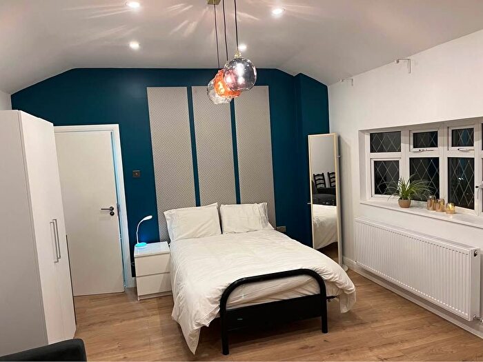 Studio To Rent In Harrowview, Uxbridge, UB10