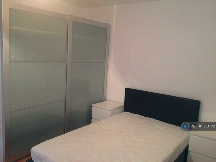 Studio To Rent In Wager Street, London, E3
