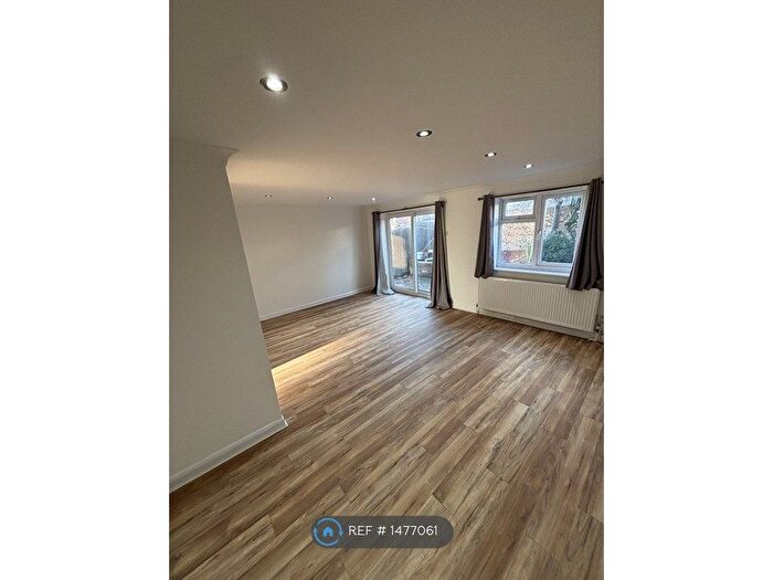 4 Bedroom Semi Detached House To Rent In Elmhurst Avenue, Mitcham, CR4