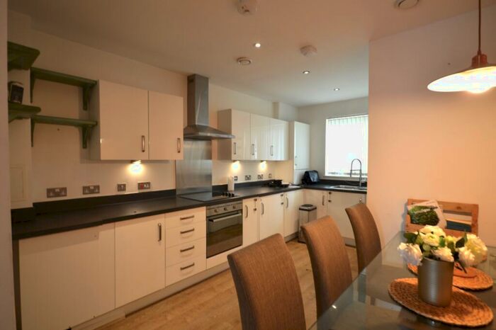 3 Bedroom Town House To Rent In Credon Road, London, E13