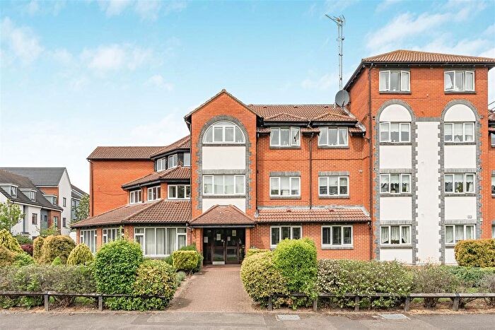 1 Bedroom Flat For Sale In Ellen Court, North Chingford, E4