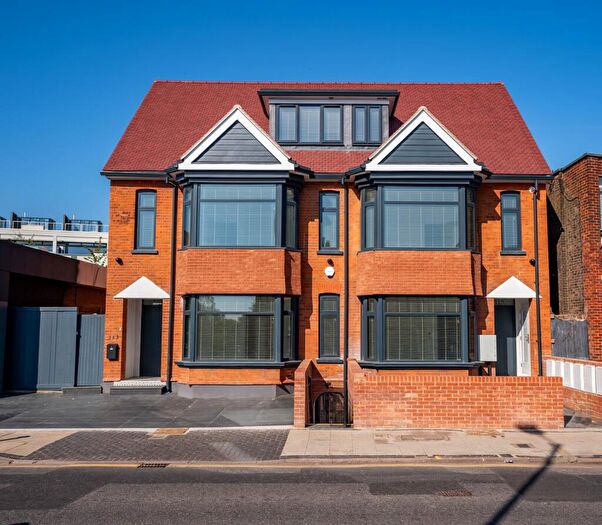 1 Bedroom Apartment To Rent In London Road, St Albans, Hertfordshire, AL1