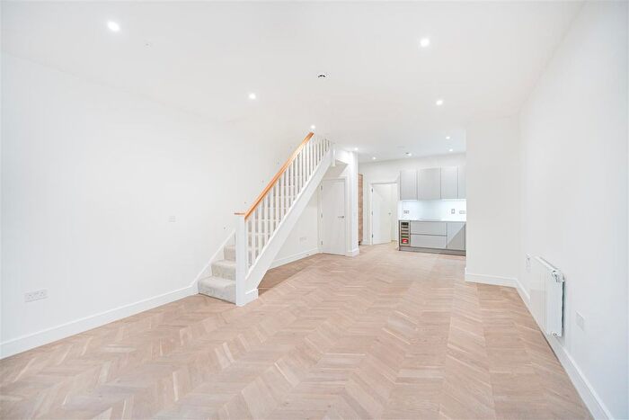 4 Bedroom Town House To Rent In Handley Drive, Kidbrooke, SE3