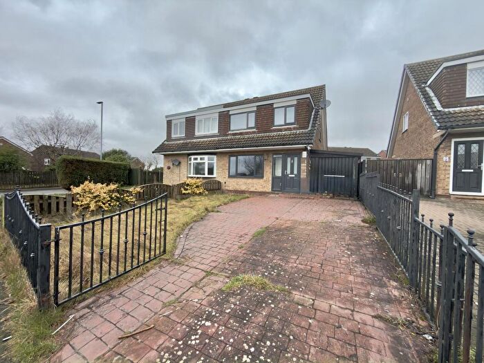 3 Bedroom Semi-Detached House For Sale In Braemar Drive, Garforth, Leeds, LS25