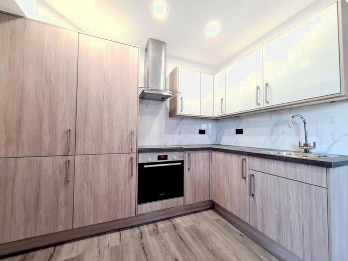 2 Bedroom Flat To Rent In Western Road, Gidea Park, Romford RM1