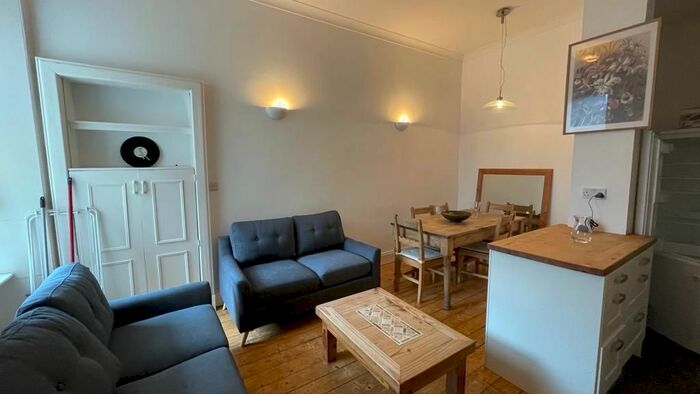 2 Bedroom Flat To Rent In Glen Street, Edinburgh, EH3