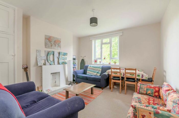 2 Bedroom Flat To Rent In Fulham Palace Road, Bishop's Park, London, SW6
