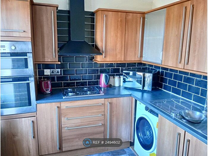 2 Bedroom Flat To Rent In Suffolk Plece, Porthcawl, CF36