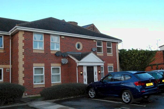 2 Bedroom Flat To Rent In Barbican Mews, York, North Yorkshire YO10
