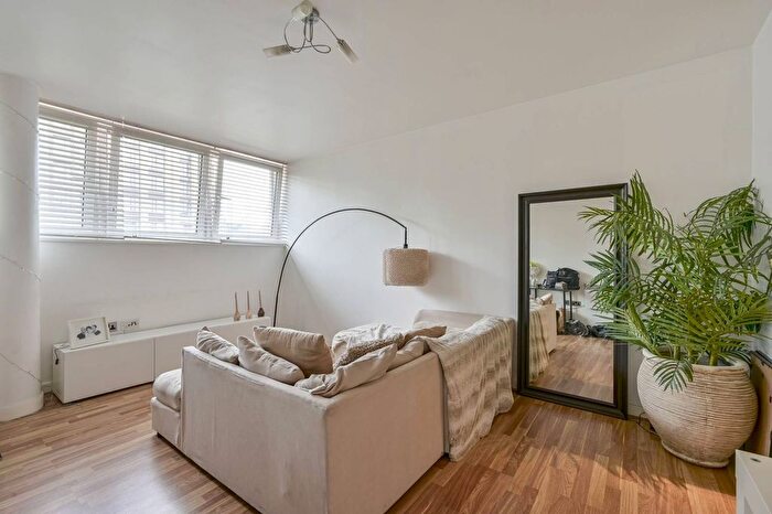 1 Bedroom Flat For Sale In Phoenix Way, Clapham Junction, London, SW18