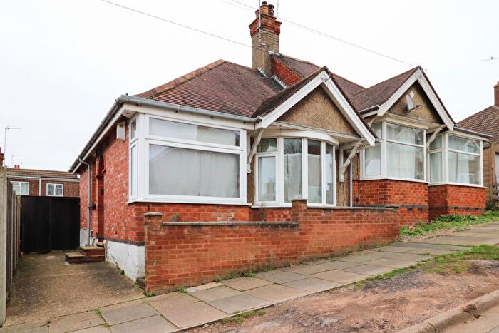 2 Bedroom Semi-Detached Bungalow For Sale In Norton Road, Northampton, NN2