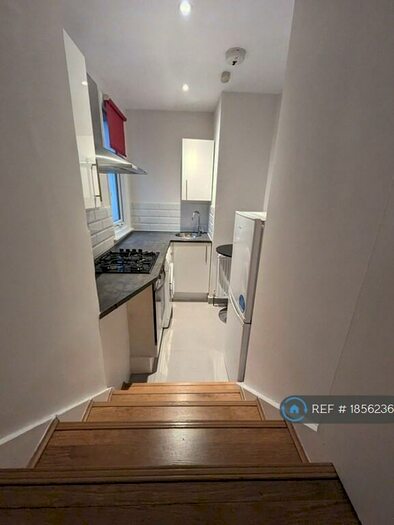 Studio To Rent In Raleigh Road, London, N8