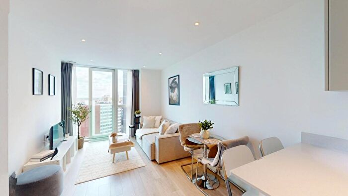 1 Bedroom Apartment For Sale In Pinnacle Apartments, Croydon, London, CR0