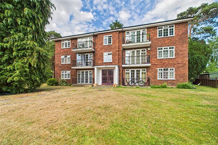 2 Bedroom Flat To Rent In Thames Mead, Windsor, Berkshire, SL4