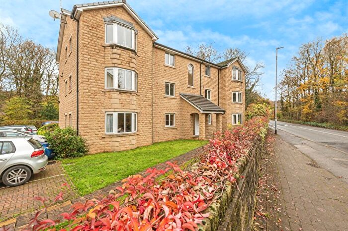 2 Bedroom Flat For Sale In Kings Mill Lane, Huddersfield, HD1