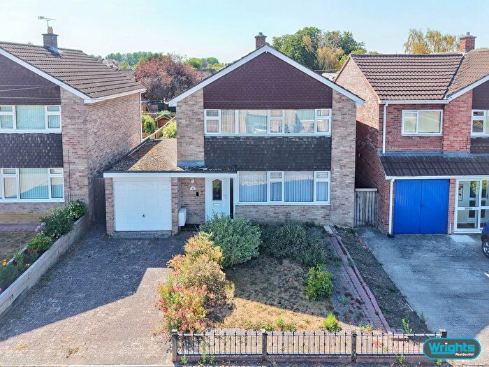 3 Bedroom Detached House For Sale In Paxcroft Way, Trowbridge, BA14