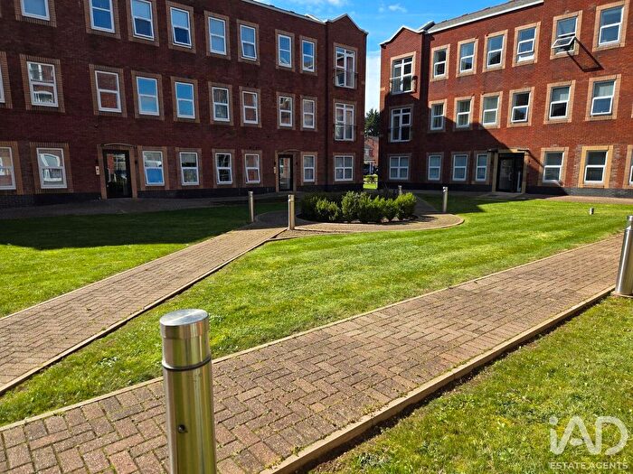 1 Bedroom Flat For Sale In Woodside Park, Rugby, CV21