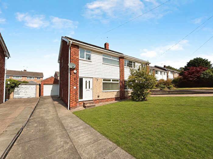 3 Bedroom Semi-Detached House For Sale In Ormsby Close, Doncaster, DN4