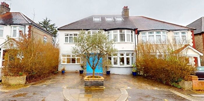 6 Bedroom Property For Sale In Hillfield Park, Winchmore Hill, N21