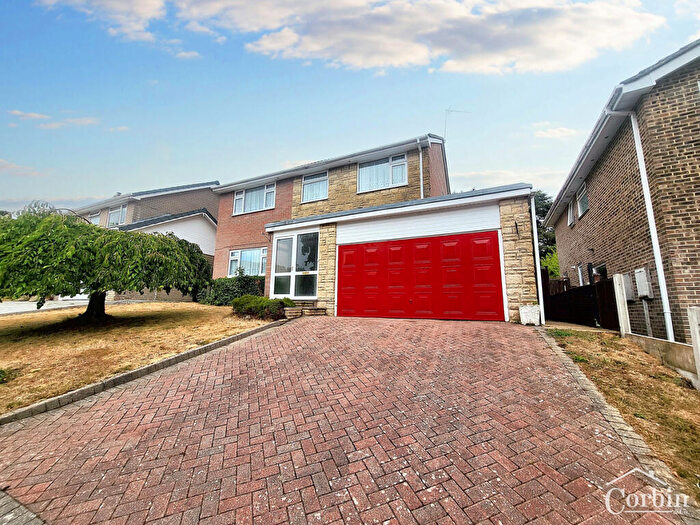 4 Bedroom Detached House To Rent In Lynwood Drive, Wimborne, BH21