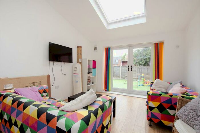 5 Bedroom House To Rent In Exeter Road, Birmingham, B29