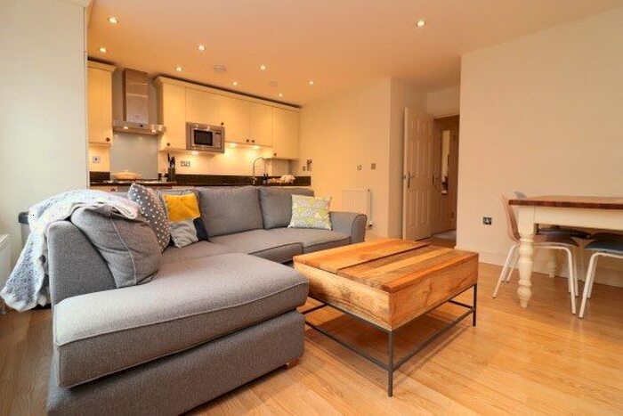 2 Bedroom Flat To Rent In 212 New London Road, Chelmsford CM2