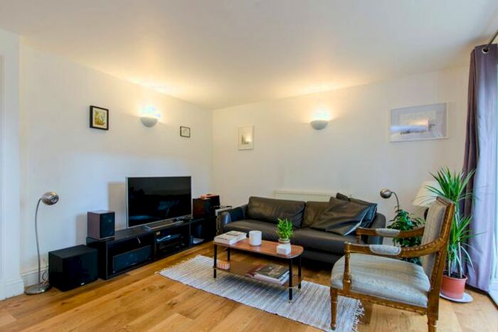 2 Bedroom Flat To Rent In St.Matthews Row, Bethnal Green, London, E2