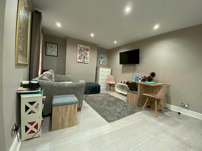 1 Bedroom Flat To Rent In Elm Grove, Brighton, BN2