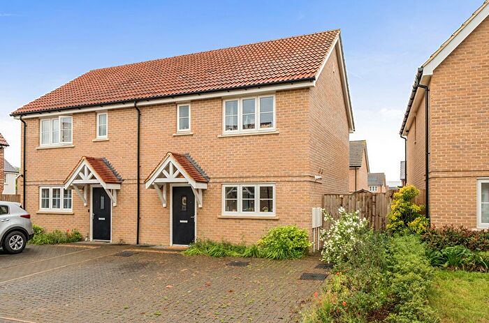 2 Bedroom Semi Detached House For Sale In Howells Way, Hardwick, Cambridge, CB23