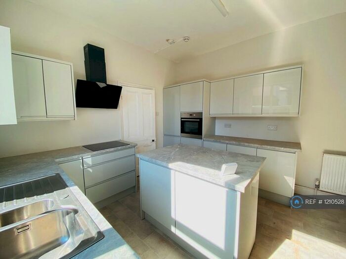 1 Bedroom Flat To Rent In St. Andrews Road South, Lytham St. Annes, FY8