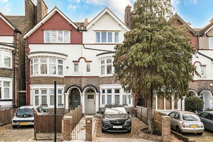 6 Bedroom Semi-Detached House For Sale In Drewstead Road, Streatham, SW16
