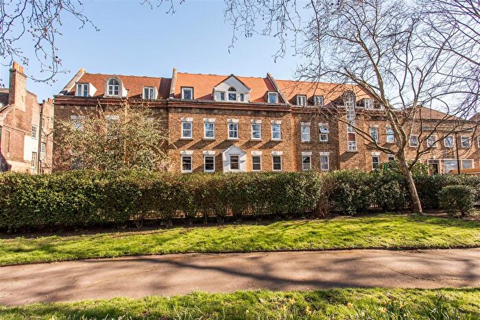 1 Bedroom Flat For Sale In Beatrice House, Stepney Green, E1