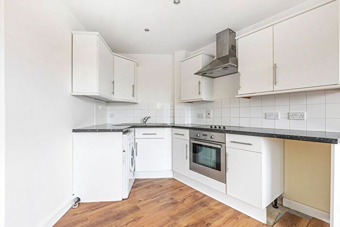 1 Bedroom Flat To Rent In Carisbrooke House, Royal Quarter, Seven Kings Way, Kingston Upon Thames, KT2